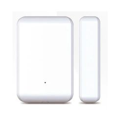 Két modern, egyszerű okoseszköz fehér háttérrel.