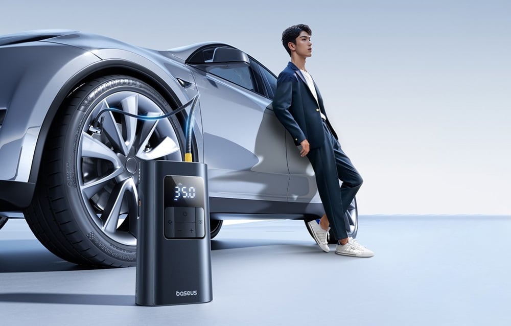 Baseus PrimeTrip VA1 2 az 1-ben pumpa zseblámpával fekete 3